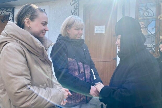 У Зимненському монастирі приймають біженців та моляться за воїнів України (Фото)