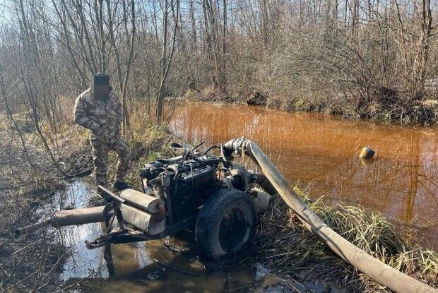 У Вараському районі вчора поліцейські вилучили сім мотопомп