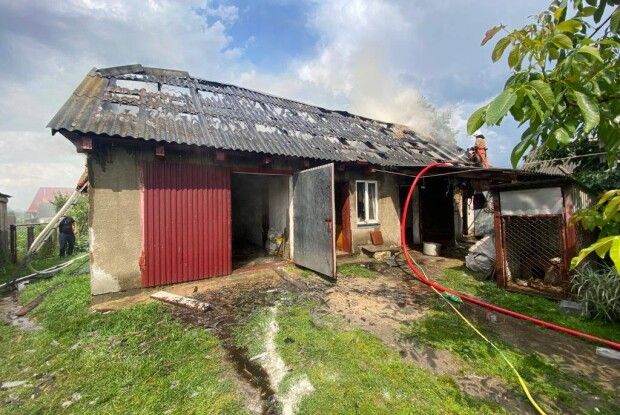 Влучила блискавка: вчора вогонь наробив збитків на Волині