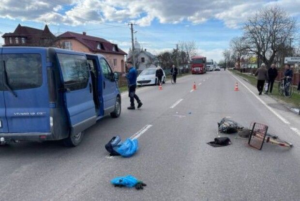 На Львівщині мікроавтобус збив велосипедиста 