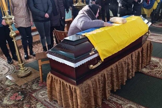 У громаді на Волині попрощалася з Героєм, Захисником України Михайлом Попіком