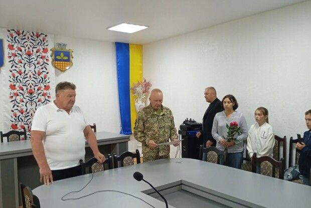 У громаді на Волині Герою вручили нагороду