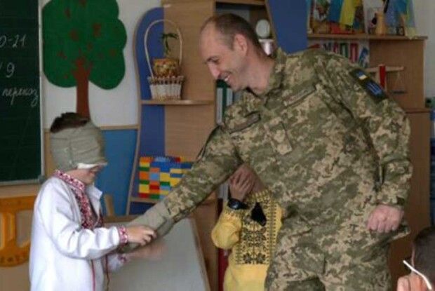 «Розплющую очі — і бачу вже не Артема, а тата»: військовий з Рівного зробив синові сюрприз