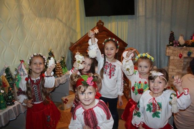 Луцька малеча вчилася створювати різдвяних ангеликів 