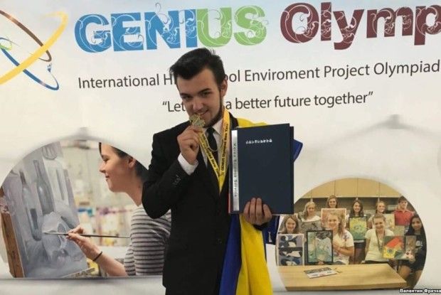 Українець, який придумав, як із опалого листя виготовляти папір, отримав «золото» на олімпіаді у США