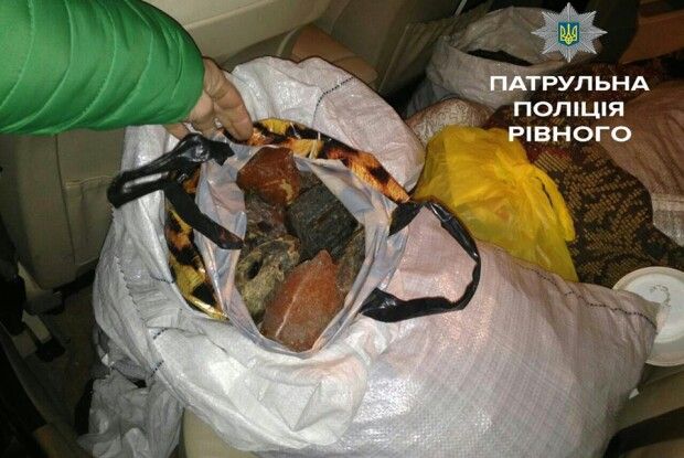 У Рівному «взяли» лучанина з мішками бурштину (фото)