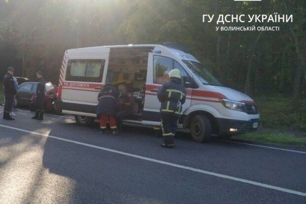 У Луцькому районі сталася аварія: з-під легковика дістали жінку без ознак життя
