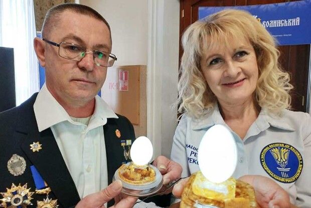 Щоб оголосити світові рекорди волинського Фаберже, експерти рахували тисячі дірок у яйцях… тиждень