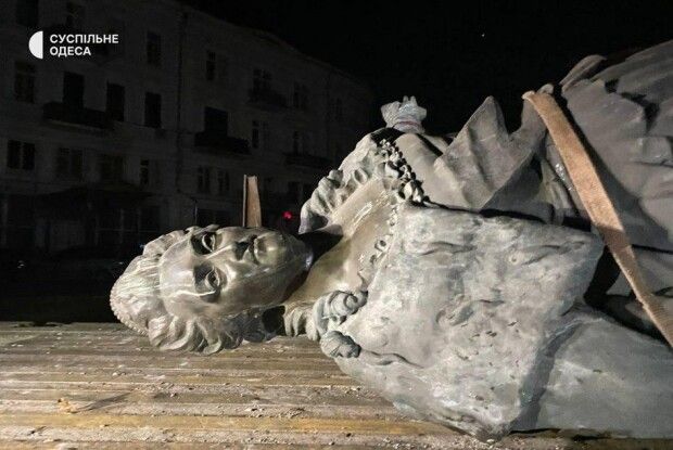 В Одесі звалили Катерину ІІ і Суворова (Фото)