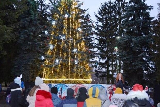 У Рожищі сперечалися щодо новорічної ялинки: що вирішили?