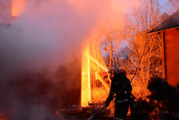 Куріння вбиває: на Волині згорів 45-річний чоловік