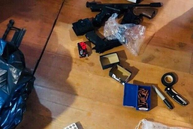 На Волині поліцейські викрили місцевого жителя в незаконному виготовленні боєприпасів та переробці зброї
