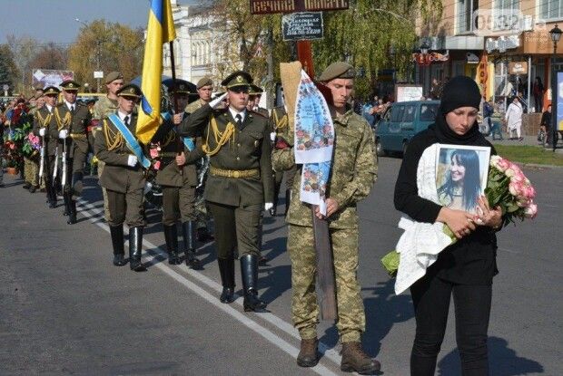 У Миргороді попрощалися з військовою Ярославою Никоненко