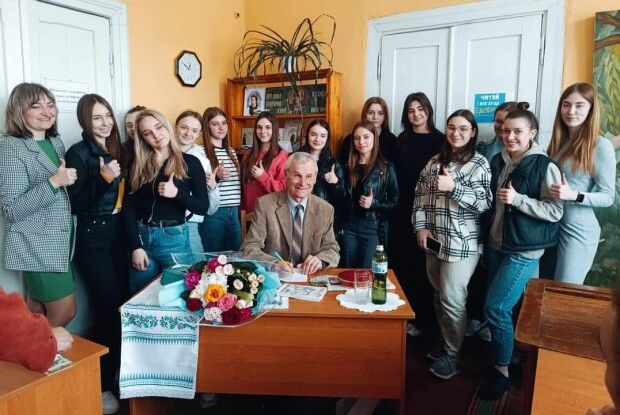 Поет-гуморист з Луганщини презентував свою книгу на Волині