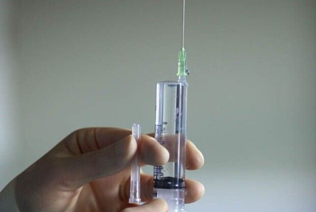 У Швейцарії після щеплення від COVID-19 помер літній чоловік