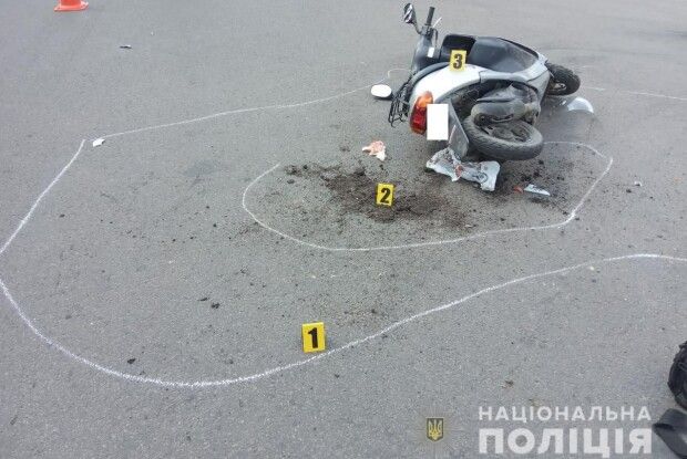 На Рівненщині водій легковика збив жінку на мопеді та втік