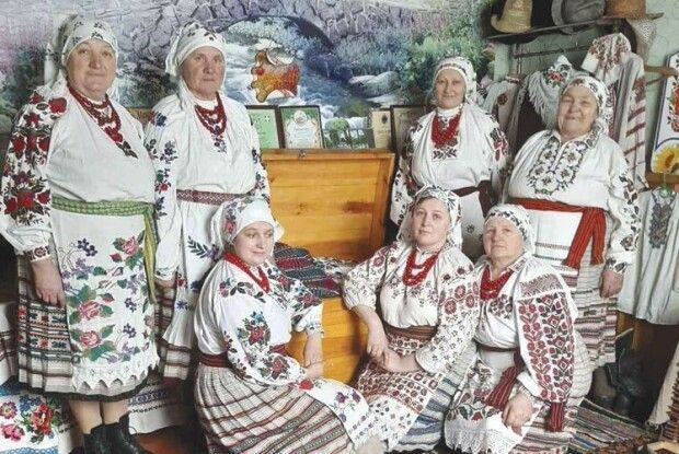 «Приданки» з Полісся підкорюють серця і кришталевими голосами,  і колоритними вишиванками!