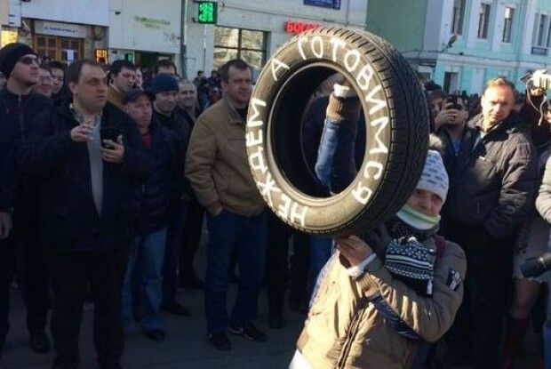 У Москві активісти принесли на мітинг символ київського Майдану