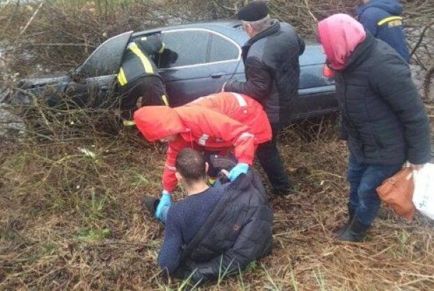 На Волині BMW злетіла в канаву 