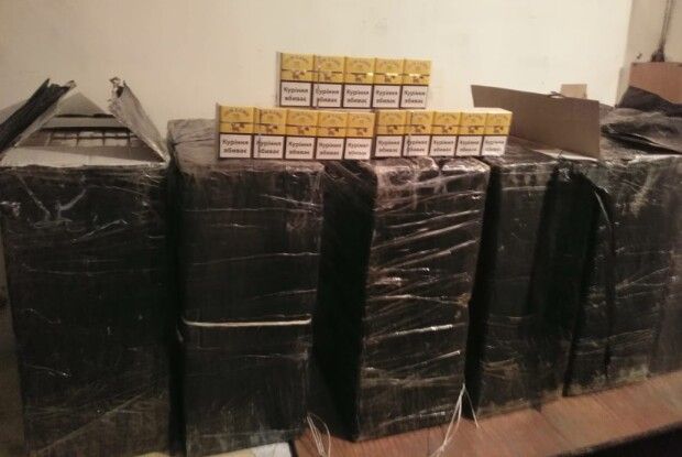 Неподалік від державного кордону затримали двох тютюнових контрабандистів (Фото)