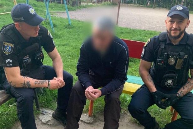 Якби не поліцейські, чоловік вистрибнув би з 6-го поверху (Відео)