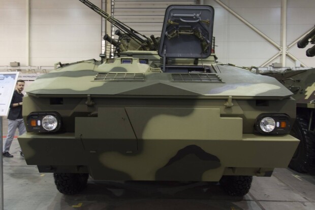 Новий український БТР-4МВ1 не боїться ні води, ні снарядів