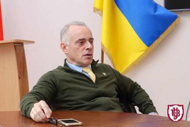 «Я не розумів, наскільки освічені українці», – лектор-волонтер зі США  захоплюється ерудованістю луцьких студентів