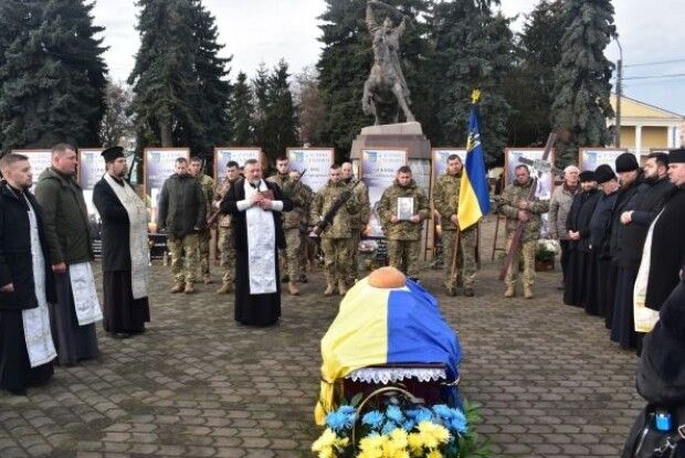 На Рівненщині провели в останню дорогу Героя, який помер від тяжких травм у госпіталі