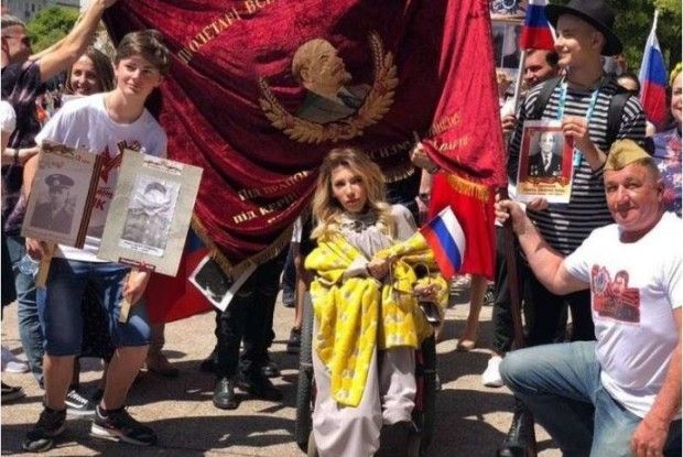 Російська делегація на «Євробаченні» несла прапори «ЛДПР» вулицями Лісабона (Відео)