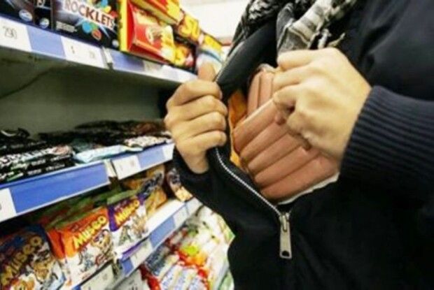 На Волині дідусь регулярно обкрадав продуктовий маркет, поки його не упіймали