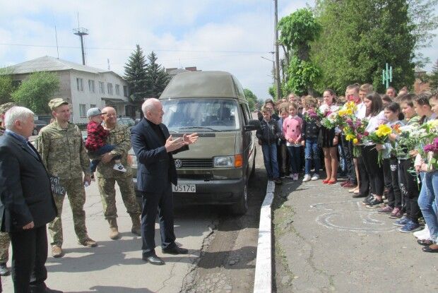 За зібрані іваничівськими школярами і педагогами гроші відремонтували автомобіль для фронту