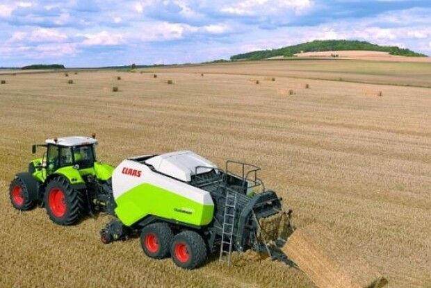 На волинському полі трактор протаранив… електричну опору