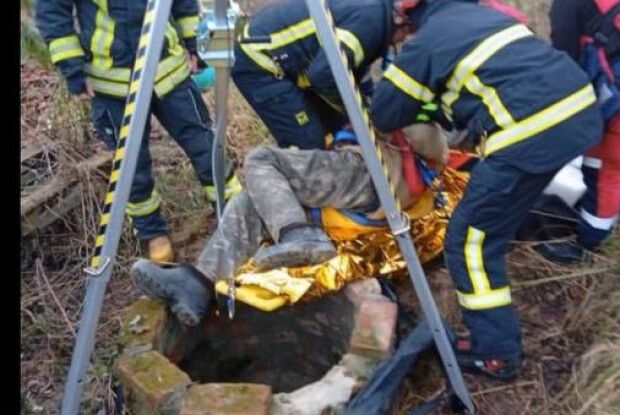 Поблизу Луцька чоловік провалився у недіючий колодязь