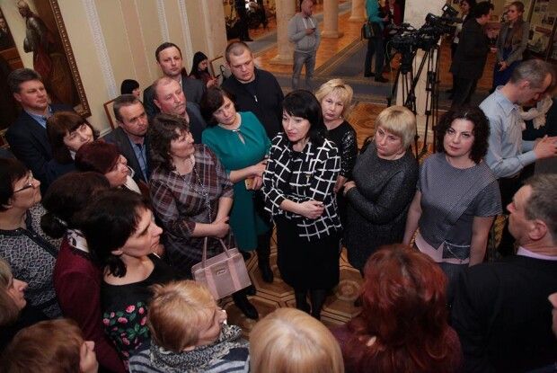 Ірина Констанкевич звозила виборців на екскурсію у парламент