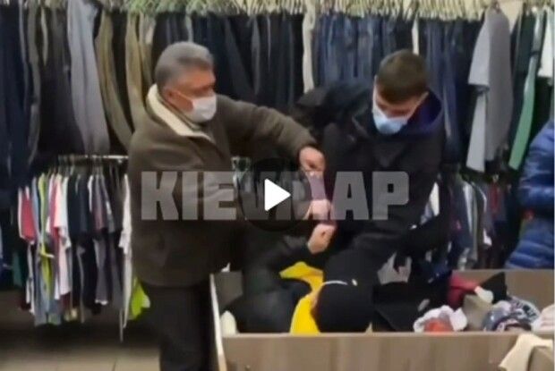 Вклав у ящик з лахами: чоловіки побилися на секонді... за футболку (Відео)