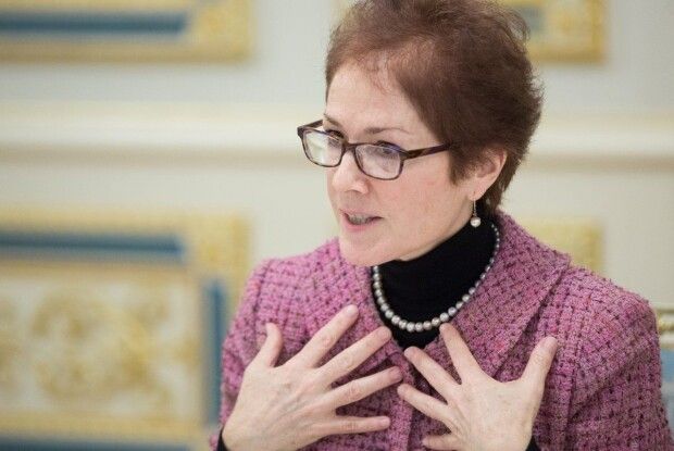 «Корупція робить українських лідерів вразливими для Росії, і народ України це розуміє», - Йованович