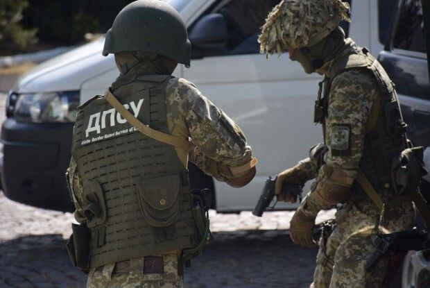 Прикордонники видворили з України нелегальних мігрантів (Відео)