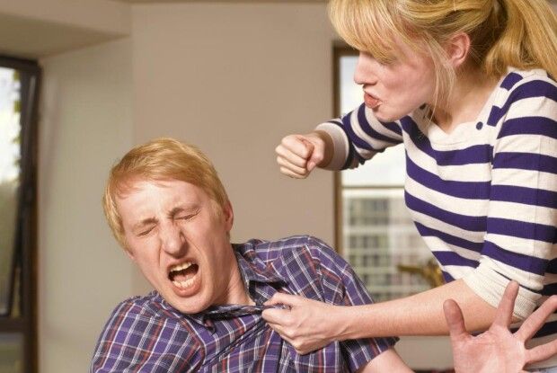 «Обливала кип’ятком»: волинянин звинуватив дружину в... домашньому насильстві