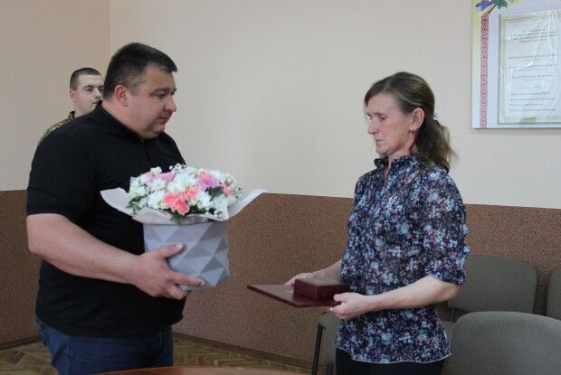 На Волині мамі вручили відзнаку полеглого сина-Героя