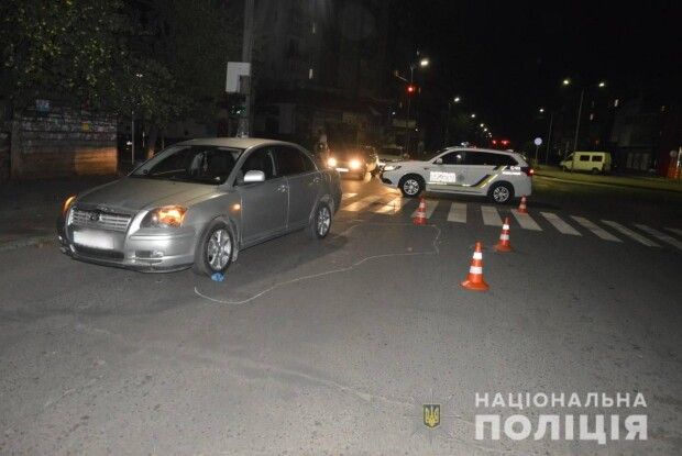 У місті на Волині водій збив маму з дочкою на переході