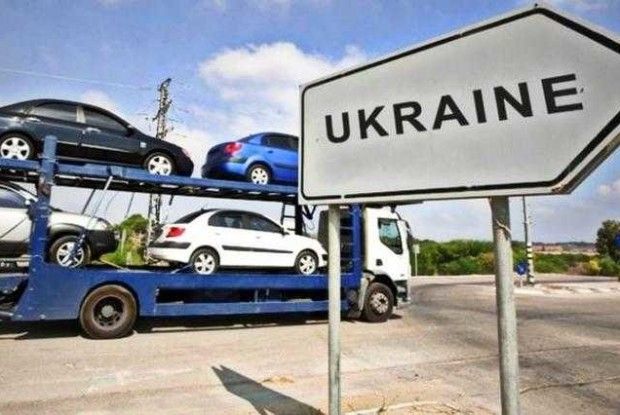 Литва зробила офіційну заяву щодо нерозмитнених авто в Україні