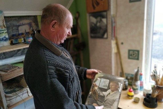Завідувач клубом-музеїм у Боратинській громаді тримає пасіку й пише картини