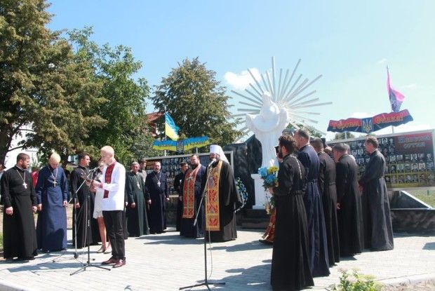 У Підгайцях освятили храм та відкрили алею Героїв