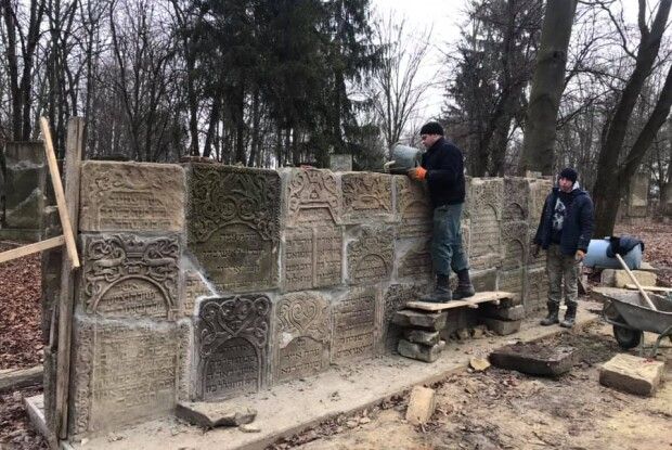 В Острозі споруджують Стіну пам’яті