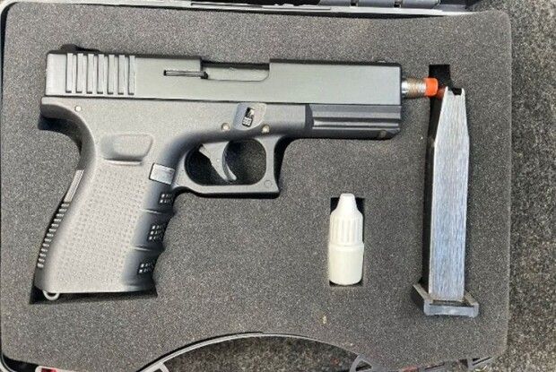 На Рівненщині чоловік вміло переробляв стартові пістолети на вогнепальну зброю