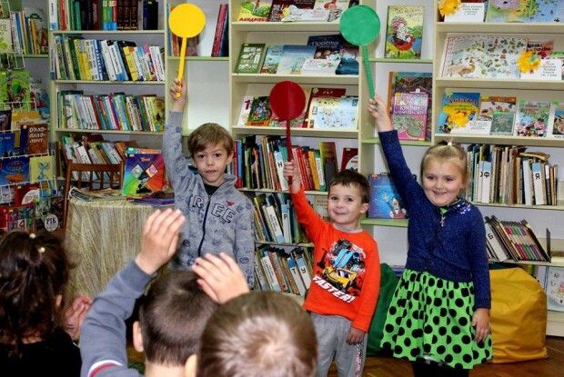 У книгозбірні вирувала книжкова ігротека «Веселі барви осені» (фото)