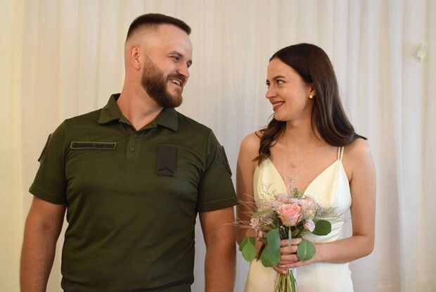 У Луцьку одружився військовий, який повернувся в Україну з Польщі, коли почалася війна (Фото)