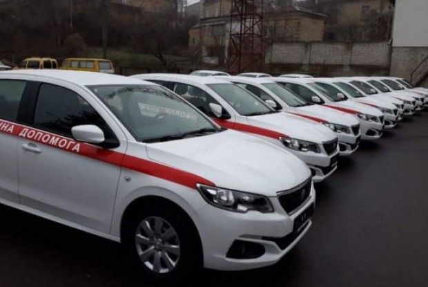 Сімейним лікарям передали автомобілі