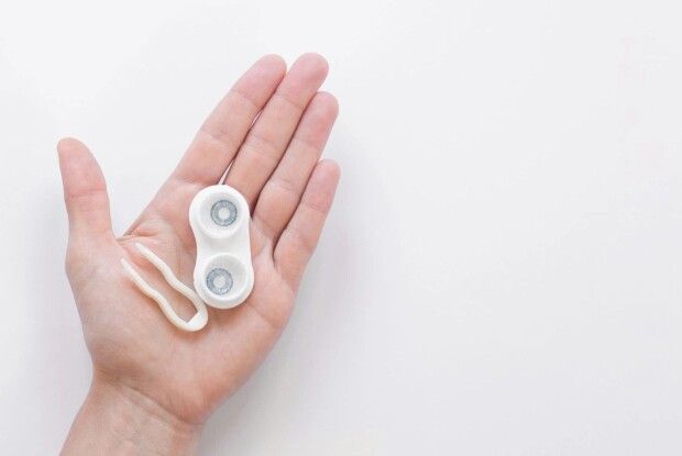 Що буде, якщо заснути в контактних лінзах?