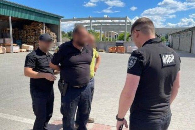 На Рівненщині викрили поліцейського, який за хабар мав відтермінувати мобілізацію призовника